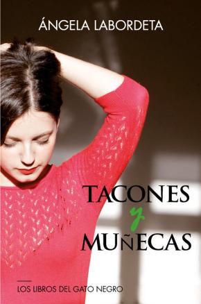 TACONES Y MUÑECAS