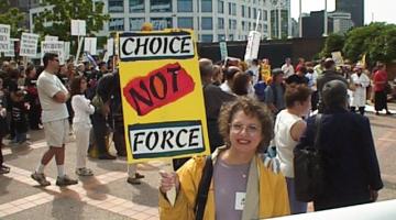 Judi Chamberlin en una protesta