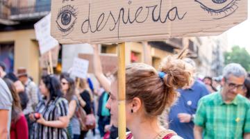 Manifestante del día del orgullo loco