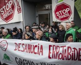 Desahucio en IruÃ±ea en 2019. Imagen: Ekinklik.